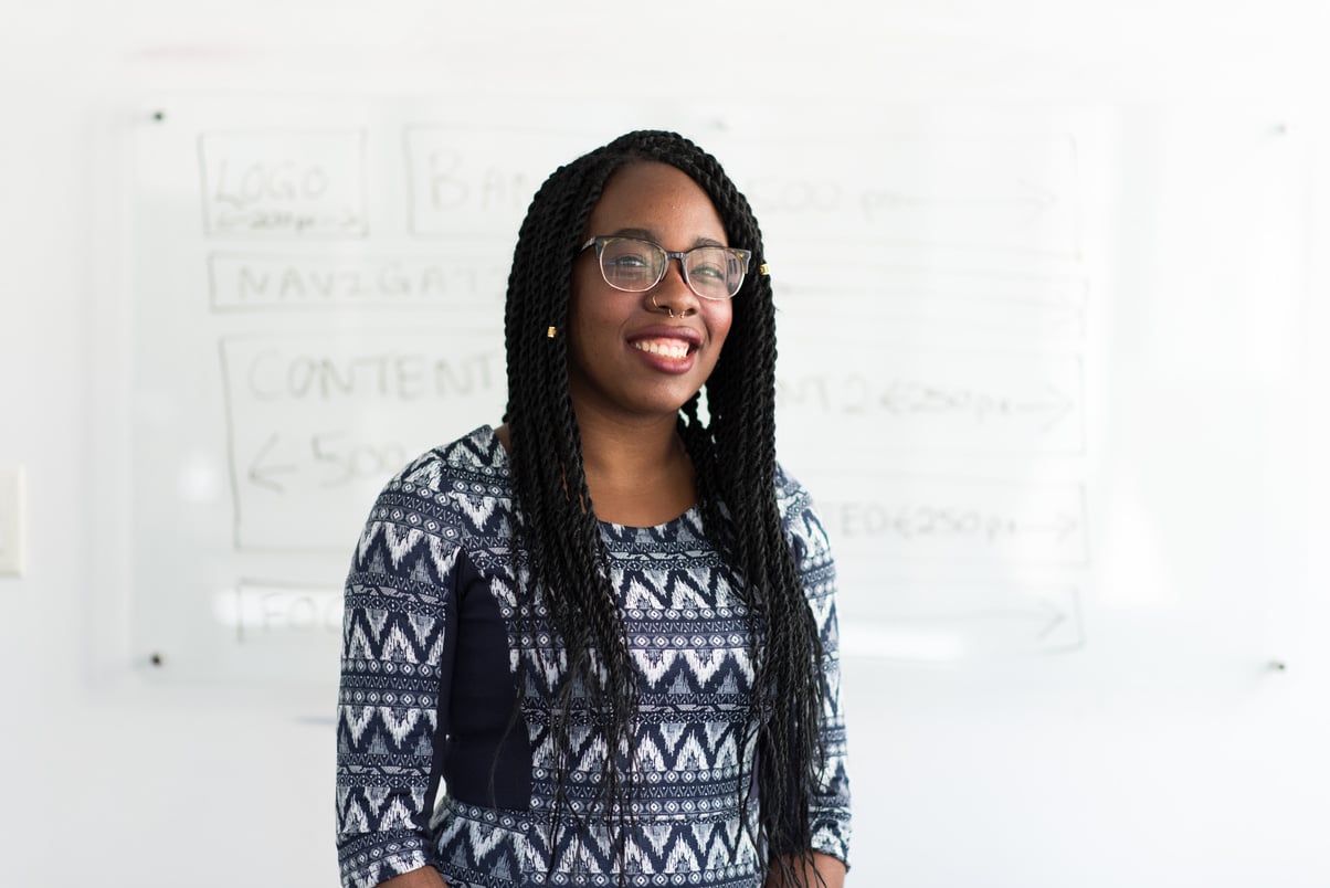 Smiling Woman Wearing Grey and White Chevron Quarter-sleeved Tops